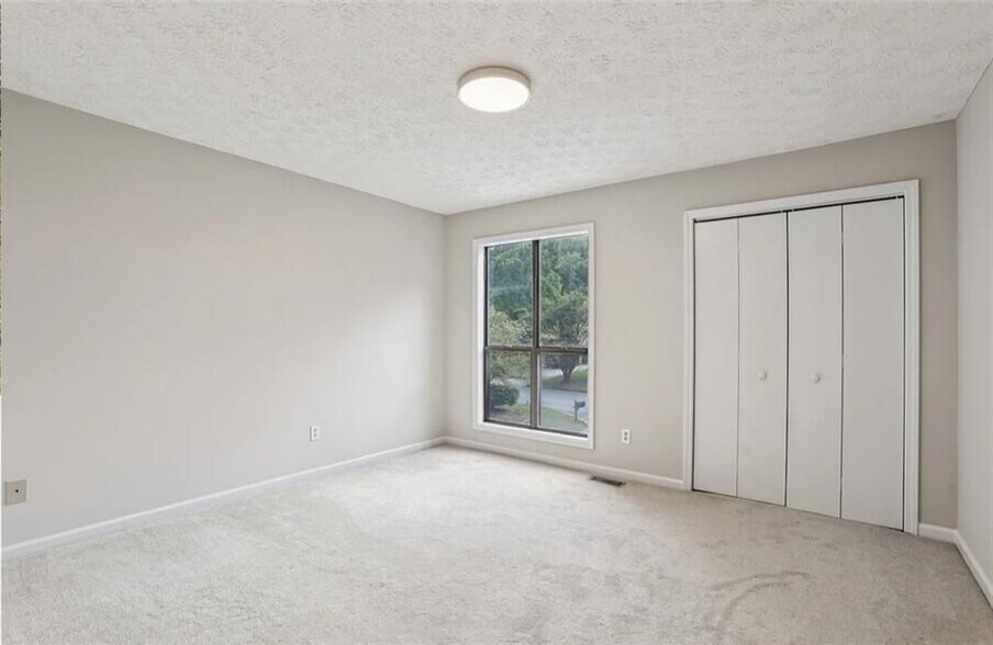 Building Photo - 270 St Simon's Cove