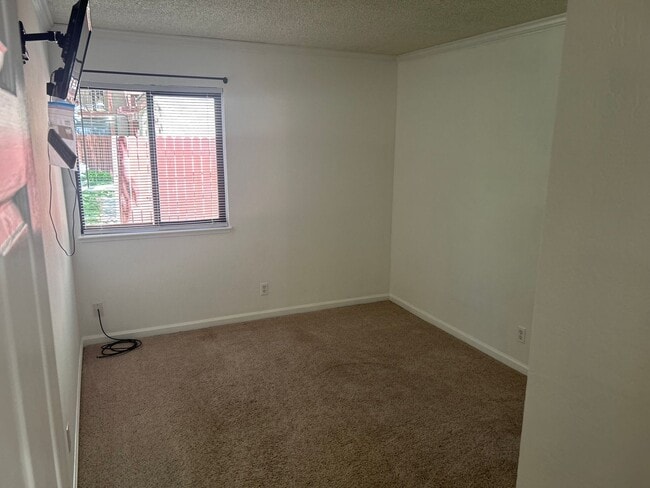 Building Photo - Lakeside Plaza Condo
