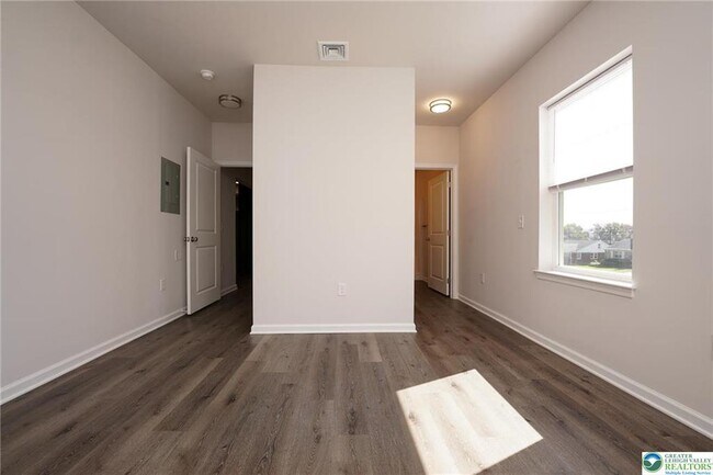 Building Photo - 1210 Eaton Ave