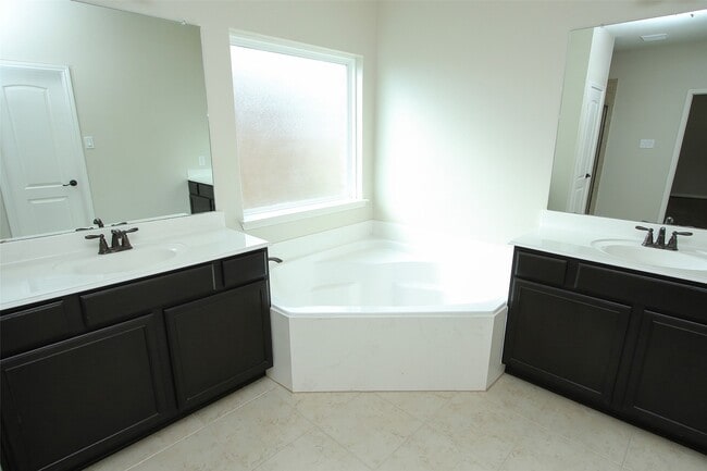 Building Photo - 20620 Lenen Dr