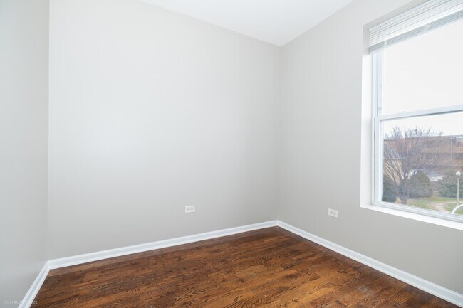 Building Photo - 4326 S Calumet Ave
