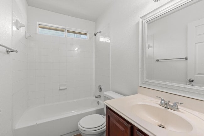 Building Photo - 1049 Regency Ln