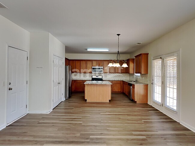 Building Photo - 811 Buffington Way