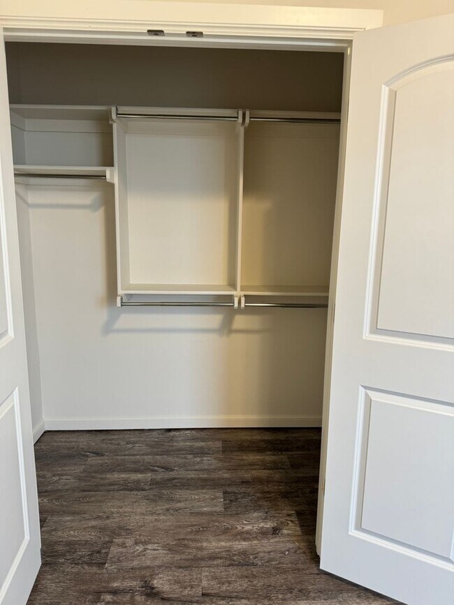 Building Photo - 3 Bed 2 bath with an office in The Enclave