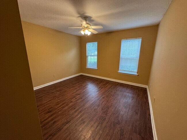 Building Photo - 605 Lancelot Ct