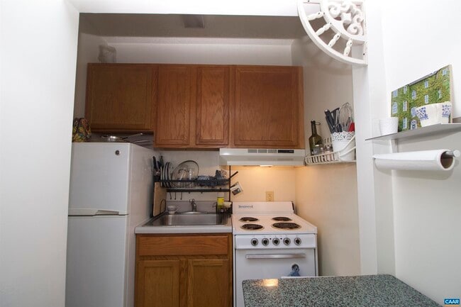 Building Photo - 110 7th St NW