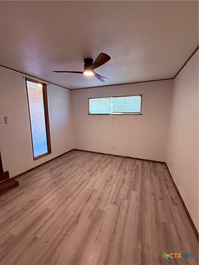 Building Photo - 2218 Terrace Dr