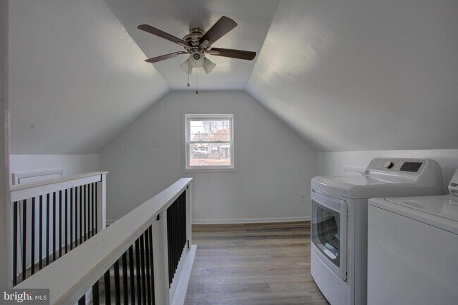 Building Photo - 232 Cabbel Dr