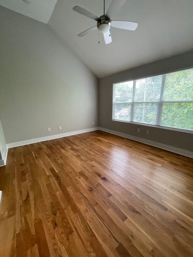 Building Photo - Incredible 2 Bedroom 2.5 Bath Townhome wit...