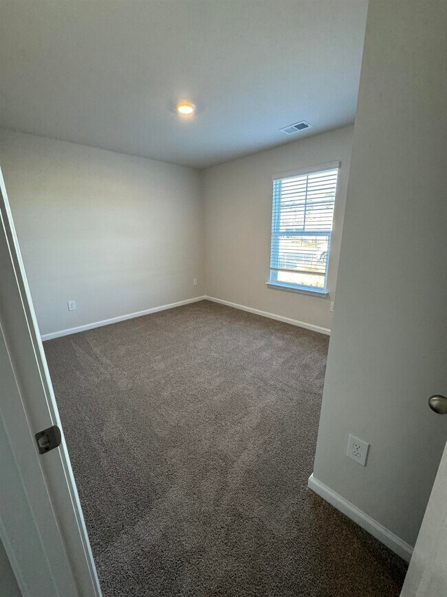 Building Photo - 141 Bud Dr