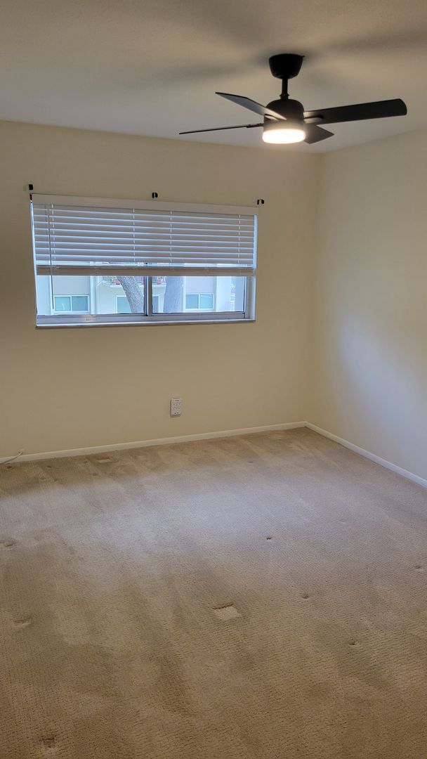 Building Photo - Charming 1BR Condo in Prime Westshore Location – Move-In Ready!