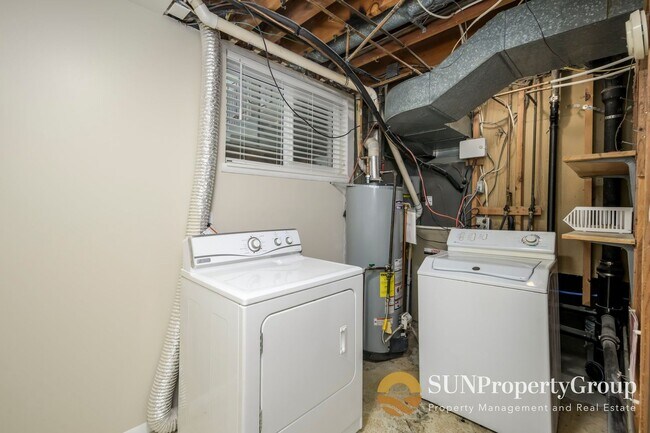 Building Photo - Stunning Remodeled Home in Desirable Cottonwood Heights!