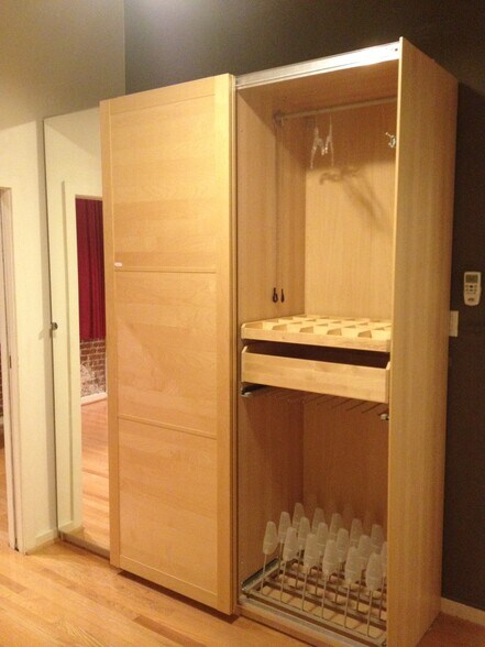Ikea Organization system (Right)) - 1010 Race St