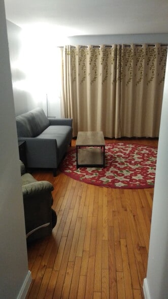 Building Photo - 292 Woodhaven Dr