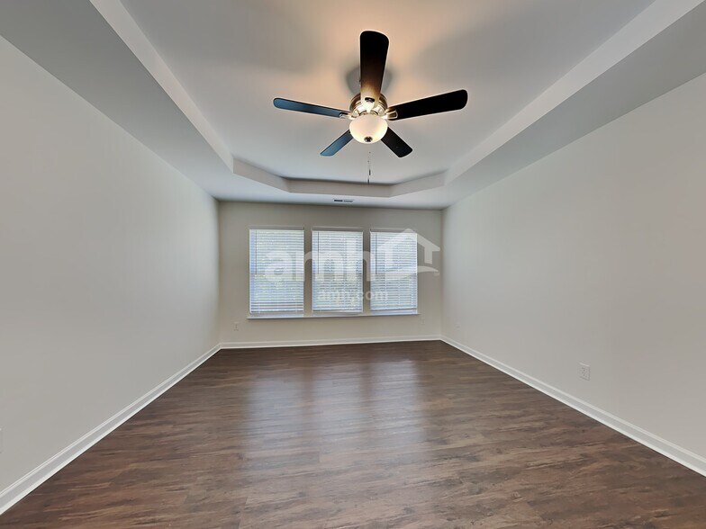 Building Photo - 1575 Pondhaven Dr