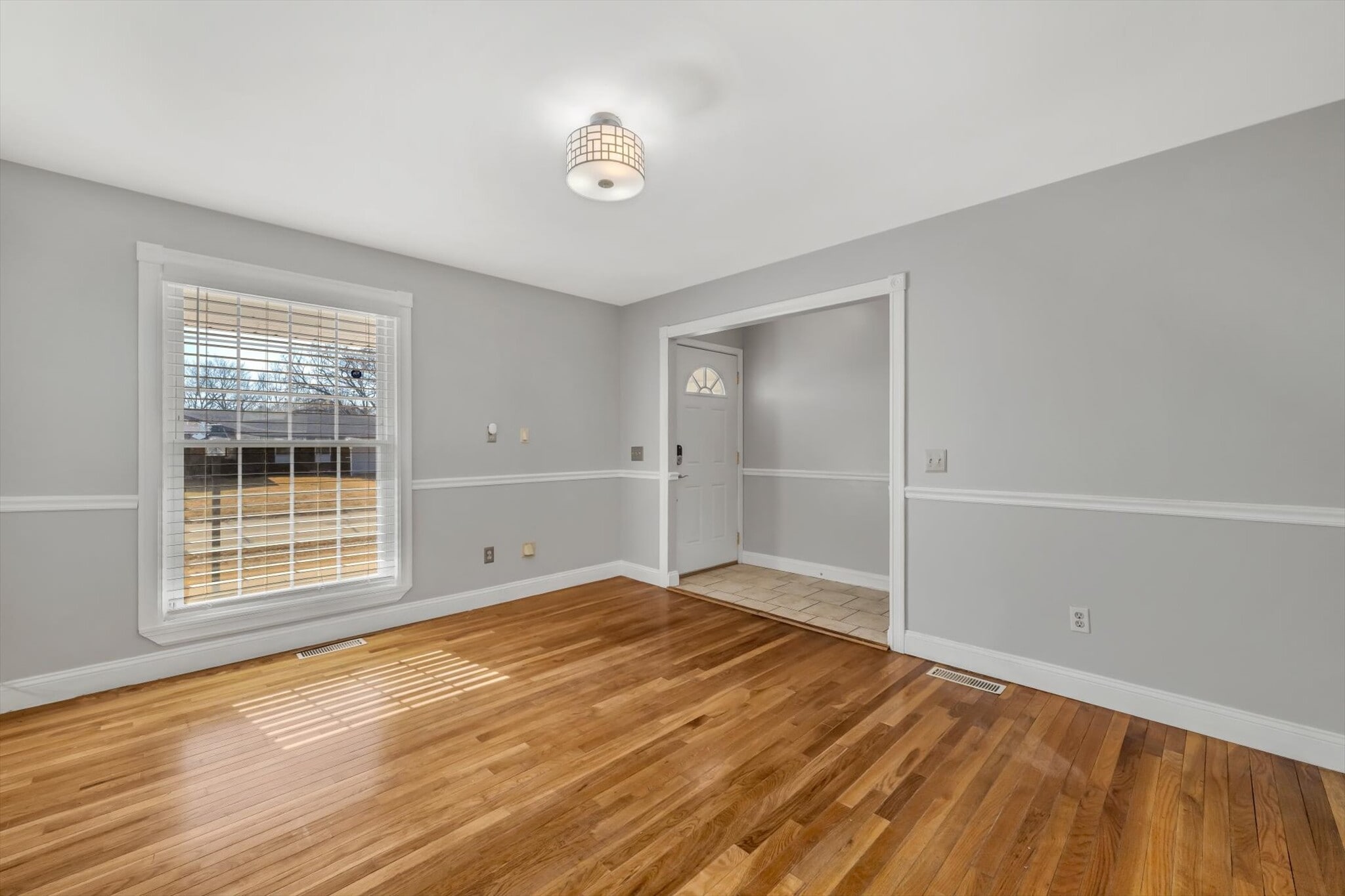 Building Photo - 1449 Coachway Ln