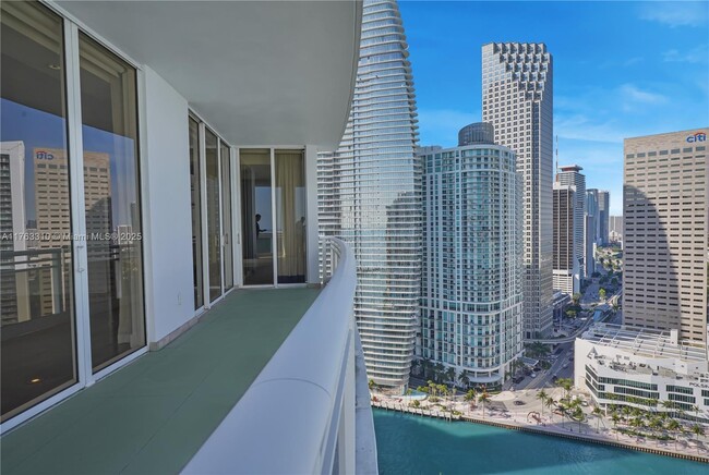 Building Photo - 901 Brickell Key Blvd