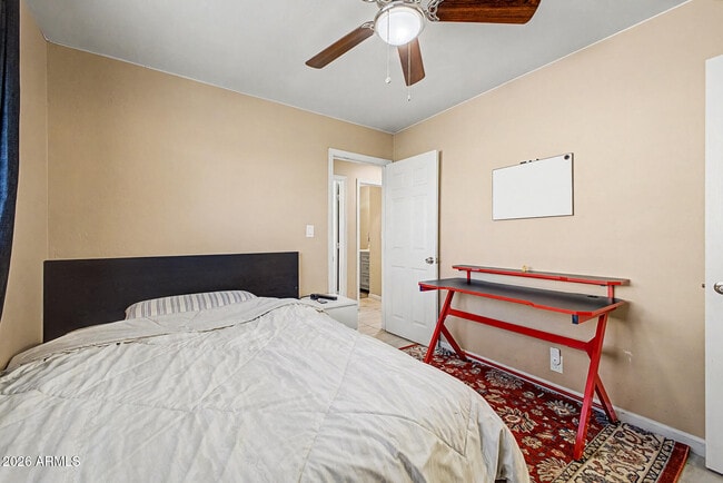 Building Photo - 515 E Vista Del Cerro Dr