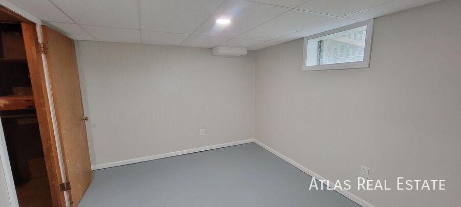 Building Photo - 625 NW Kay Dr