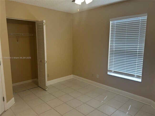 Building Photo - 2939 Myrtle Oak Cir