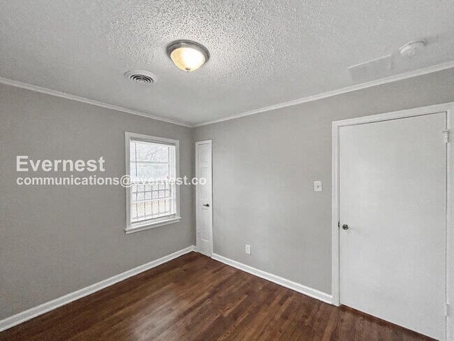 Building Photo - 1758 Woodburn Dr