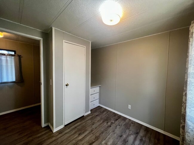 Building Photo - Newly Remodeled 3-Bedroom on Fully-Fenced Lot
