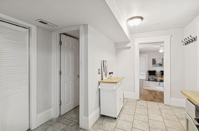 Building Photo - 1504 4th St NE