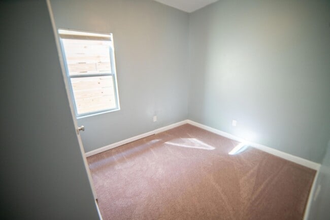 Building Photo - 1214 Forbes Ave