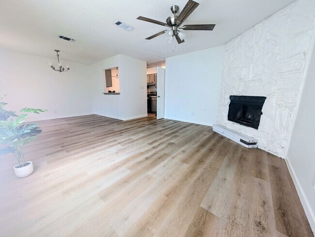 Building Photo - 6221-6223 Sandlin - B&amp;B