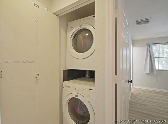 Building Photo - 6030 SW 19th Pl