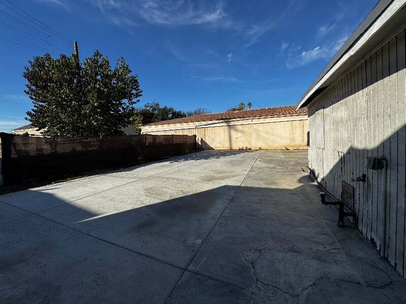 Building Photo - 788 W 13th St