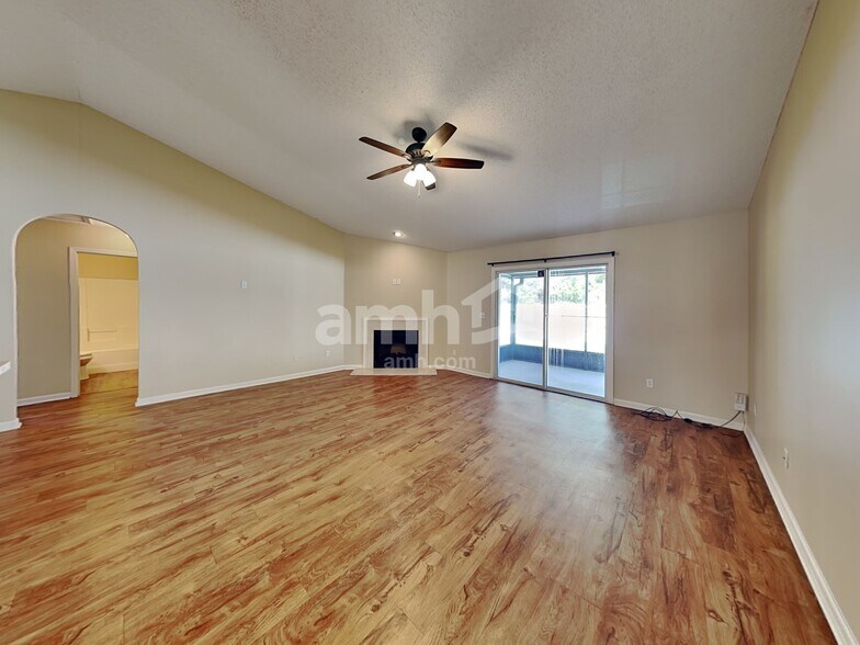 Building Photo - 6685 Southern Oaks Dr