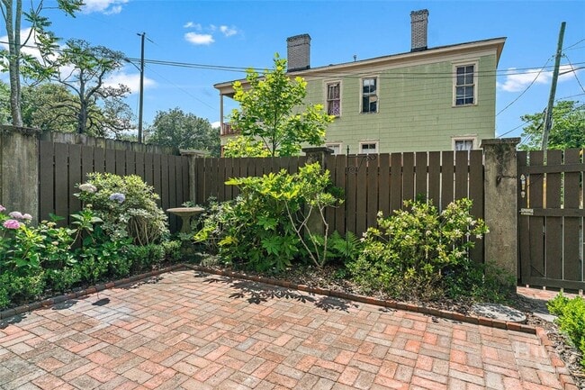 Building Photo - 623 Tattnall St