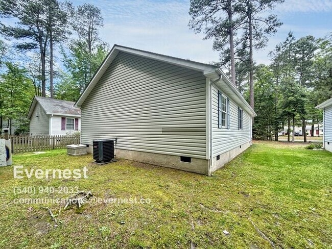 Building Photo - 3-Bedroom, 2-Bathroom Home in Convenient L...