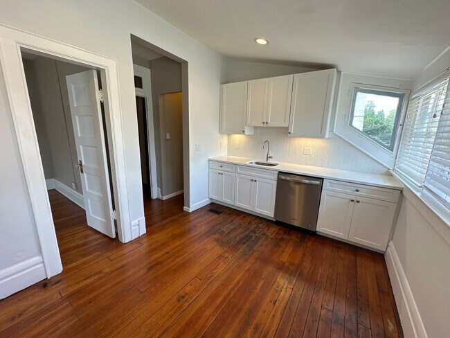 Building Photo - 1186 Neil Ave