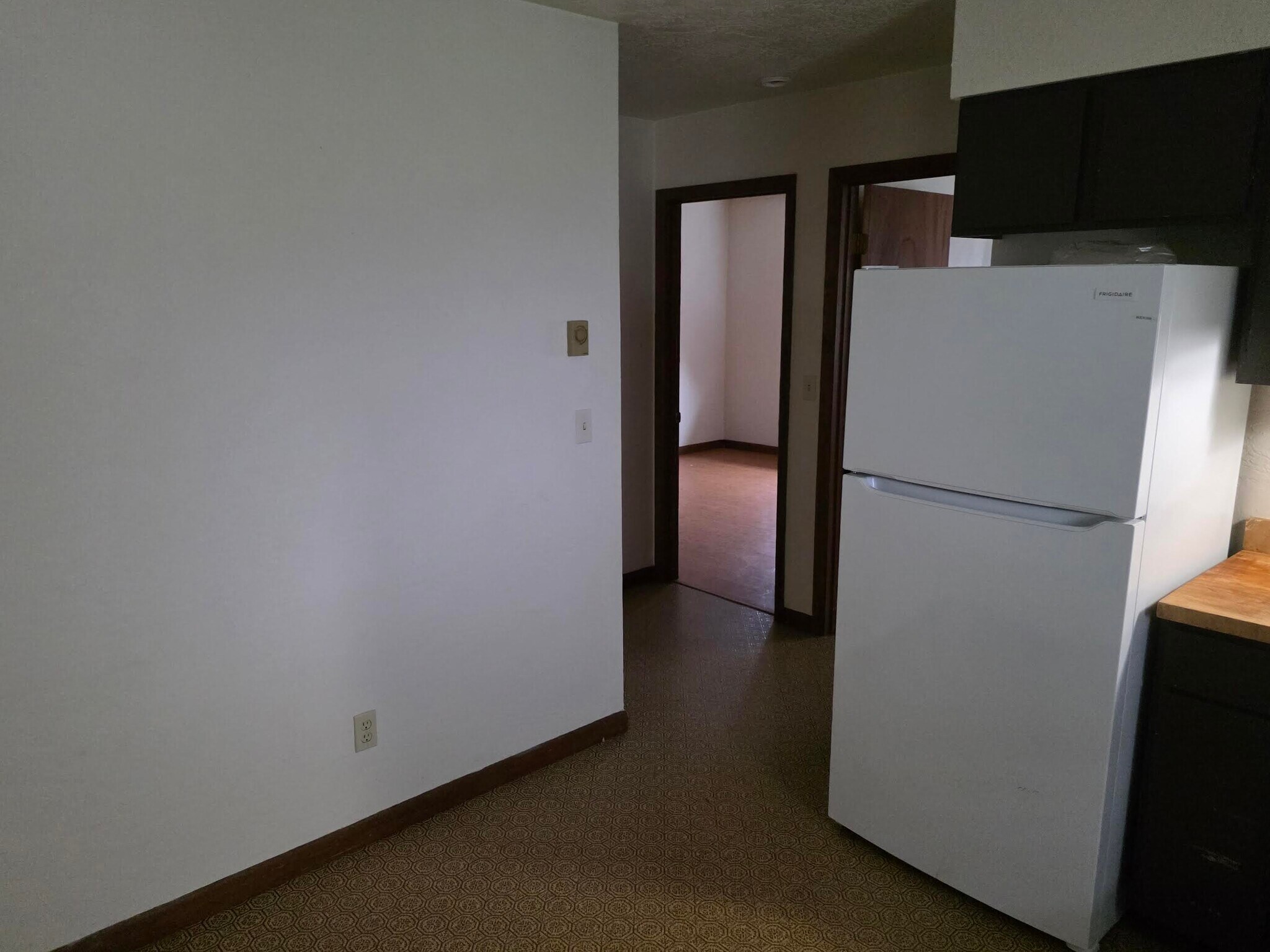 Building Photo - 352 Catron St N