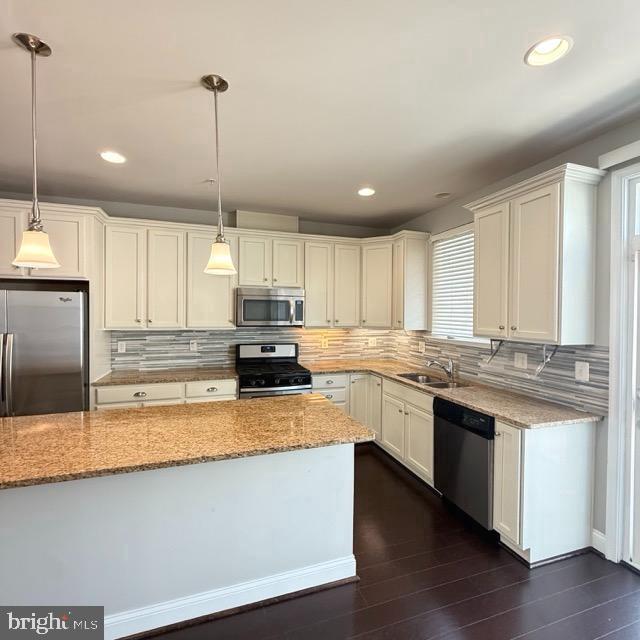 Building Photo - 35 Meridian Ln