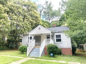 Building Photo - 2405 Hoyt St