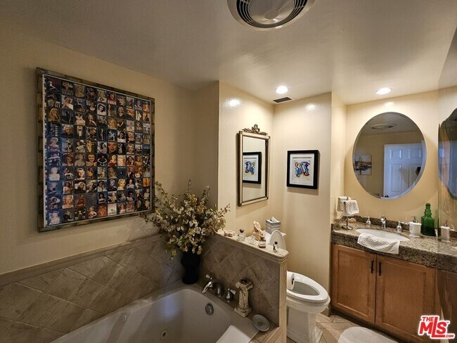 Building Photo - 2160 Century Pk E