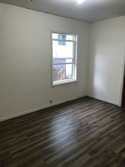 Building Photo - 1006 S 35th St