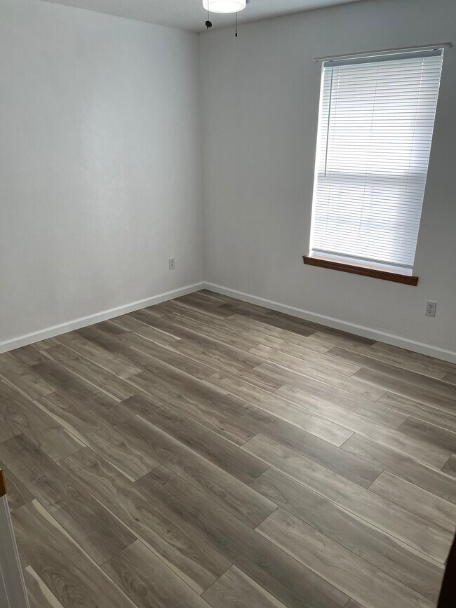 Building Photo - 508 N 5th St