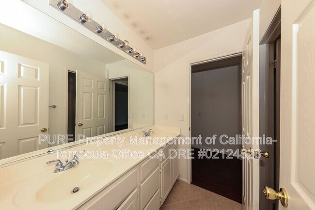 Building Photo - 35964 Camelot Cir