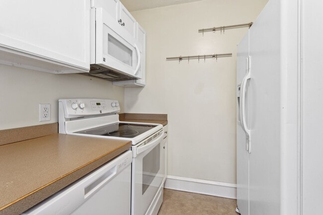 Building Photo - 3307 Kenmore Dr