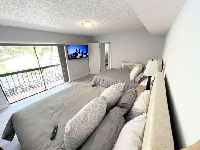 Building Photo - 118 1st Terrace