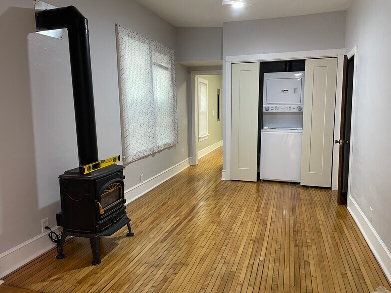 Dining room - 220 S 61st Ave W
