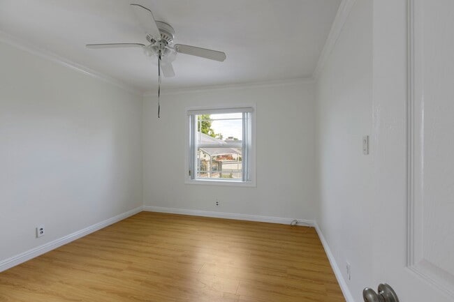Building Photo - Charming 3 Bedroom / 1.5 Bathroom Home in ...