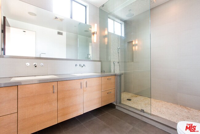 Building Photo - 8639 Whitworth Dr