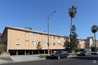 Building Photo - 334 S. Hobart Blvd