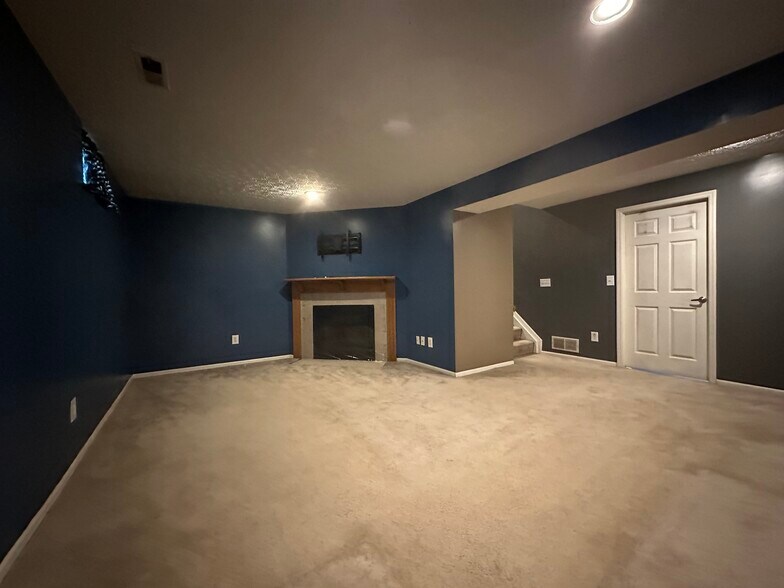 Building Photo - 7043 Muirfield Dr
