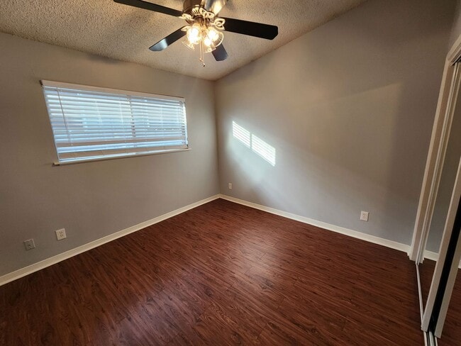 Building Photo - 2 BED IN SOUGHT AFTER HYDE PARK